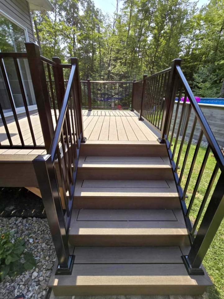 Patio en composite, Mascouche